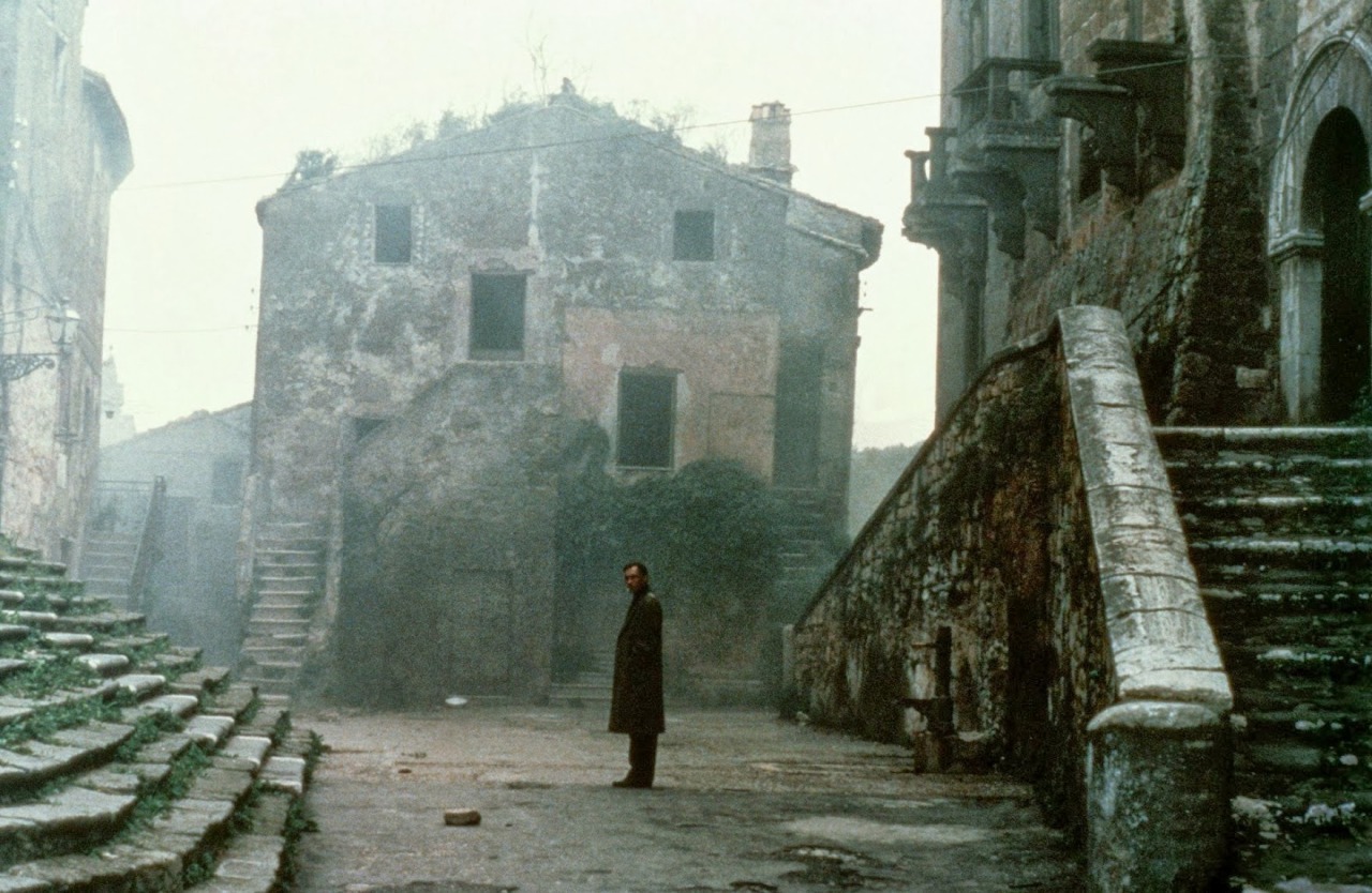 Andrei stands between buildings.